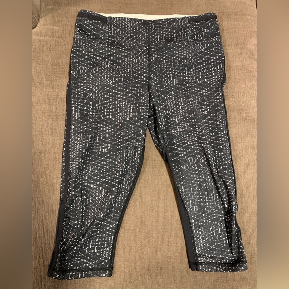 Lululemon active crop pant size 8 black and white - Picture 1 of 3